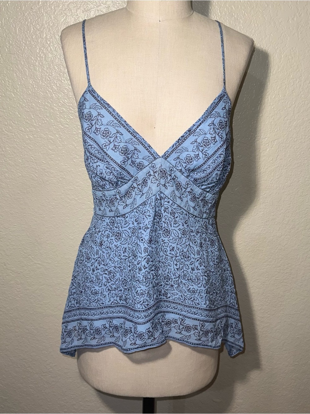 Banana Republic 100% Silk Cami Top Women’s Size 4 Blue Paisley Boho Y2K Side Zip
